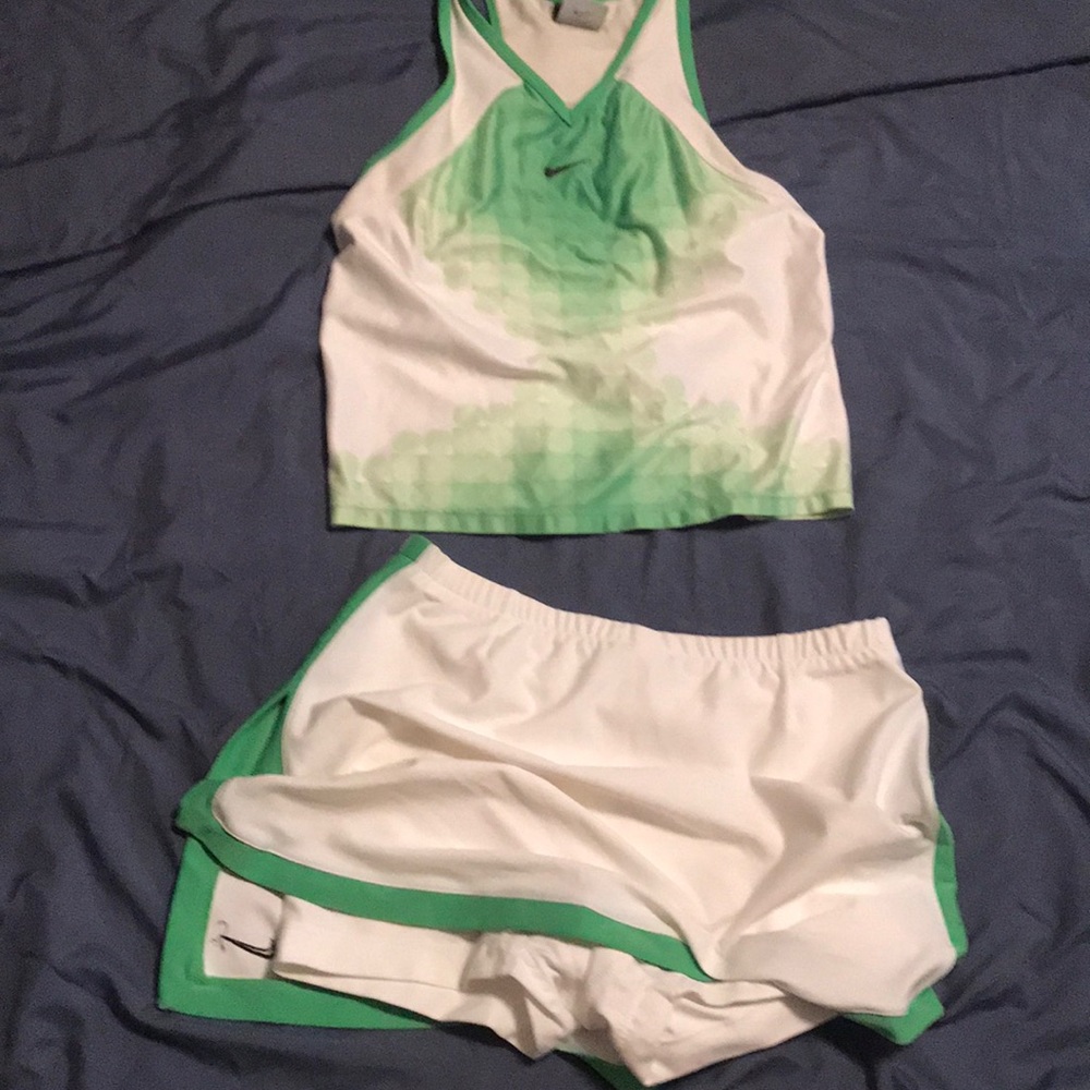 Nike - Picture 4 of 4